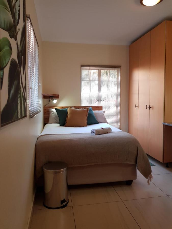 Kington Guest Suite Pretoria-Noord エクステリア 写真